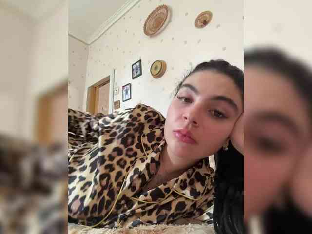 RoseMoonn webcam