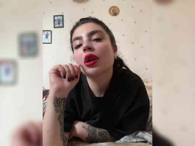 RoseMoonn webcam