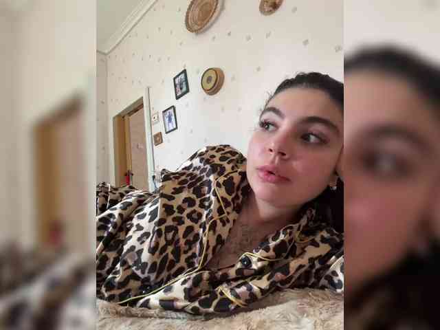 RoseMoonn webcam