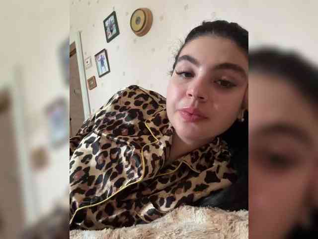 RoseMoonn webcam