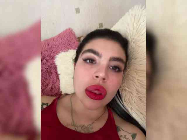 RoseMoonn webcam