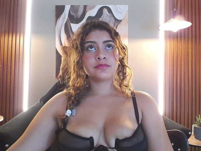 CurlyDani's BongaCams show and profile
