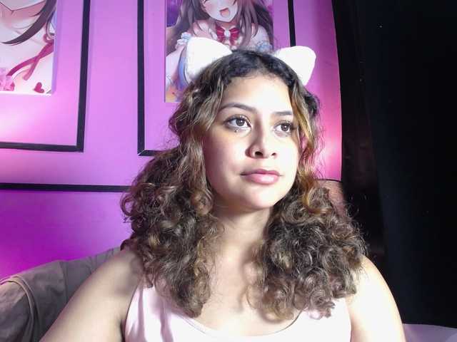 CurlyDani's BongaCams show and profile