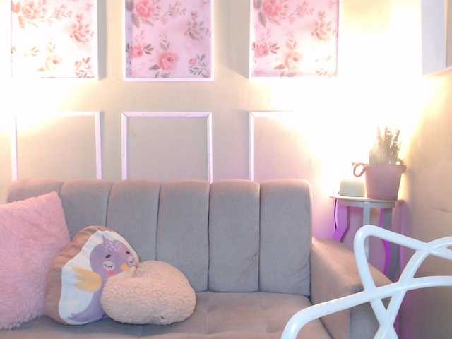 CurlyDani's BongaCams show and profile