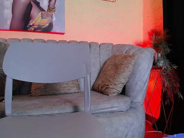 CurlyDani's BongaCams show and profile