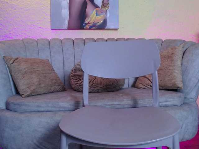 CurlyDani's BongaCams show and profile