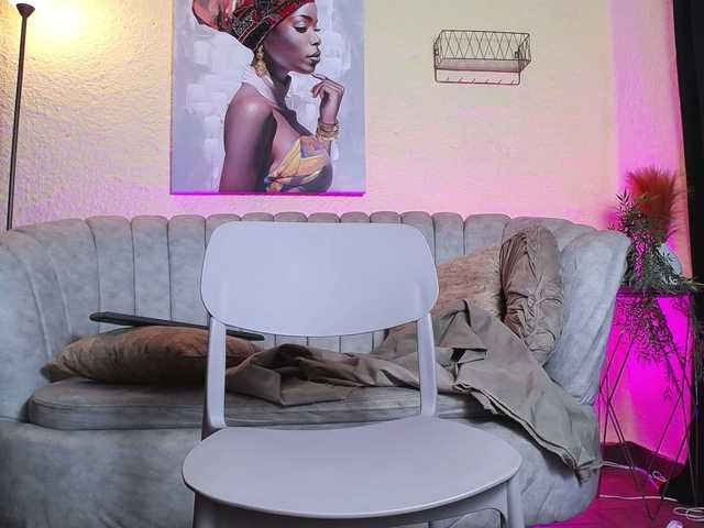 CurlyDani's BongaCams show and profile