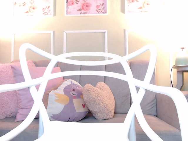 CurlyDani's BongaCams show and profile