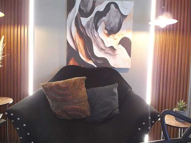 CurlyDani's BongaCams show and profile