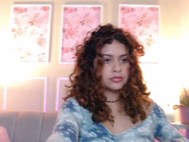 CurlyDani's BongaCams show and profile