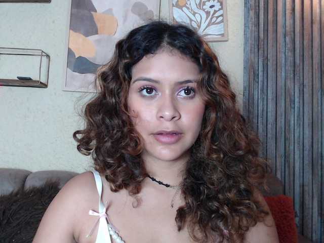CurlyDani's BongaCams show and profile