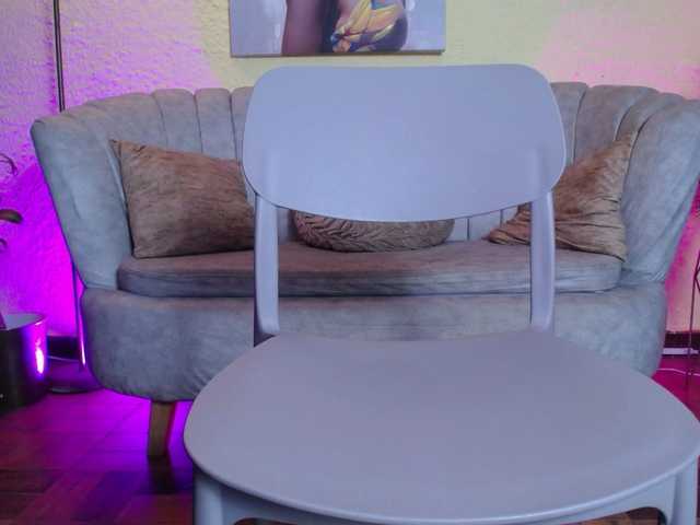 CurlyDani's BongaCams show and profile