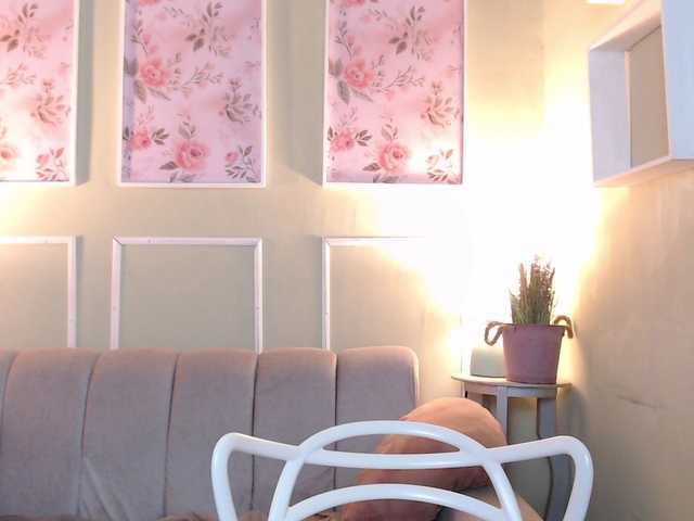 CurlyDani's BongaCams show and profile