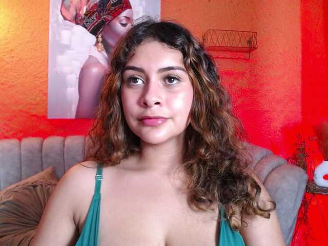 CurlyDani's BongaCams show and profile
