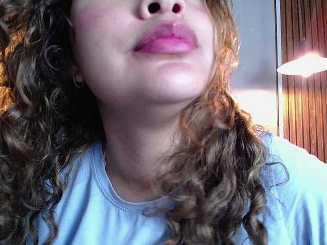 CurlyDani's BongaCams show and profile