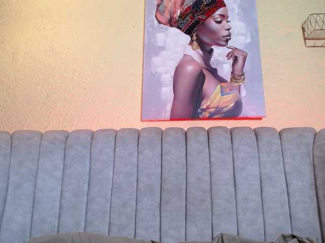 CurlyDani's BongaCams show and profile