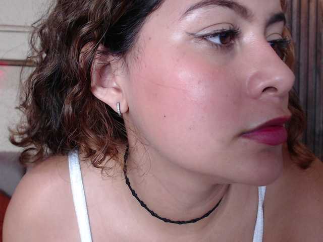 CurlyDani's BongaCams show and profile