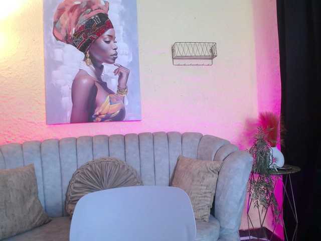 CurlyDani's BongaCams show and profile