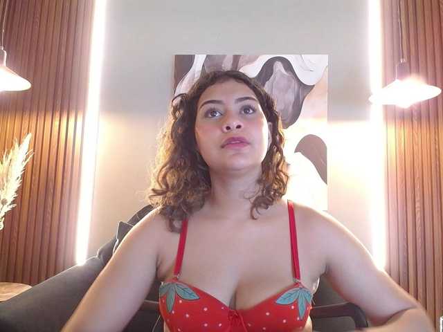 CurlyDani's BongaCams show and profile