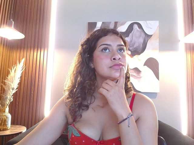 CurlyDani's BongaCams show and profile