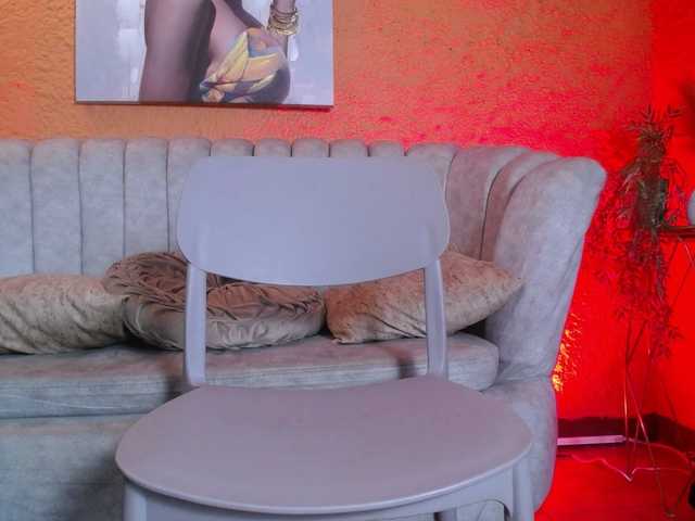 CurlyDani's BongaCams show and profile