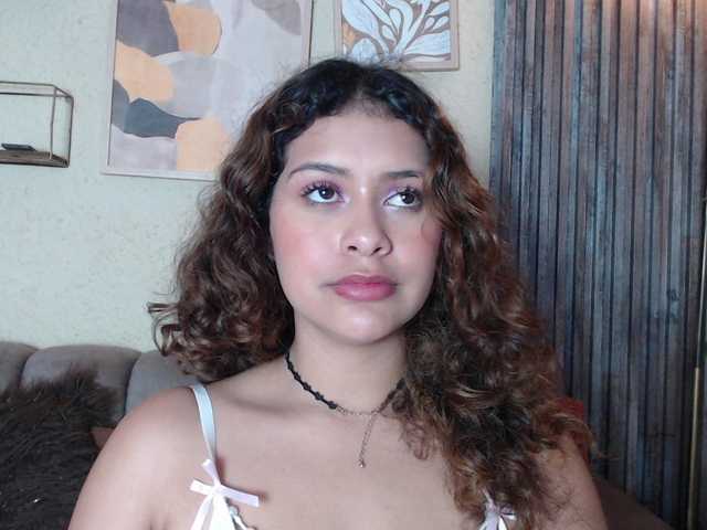 CurlyDani's BongaCams show and profile