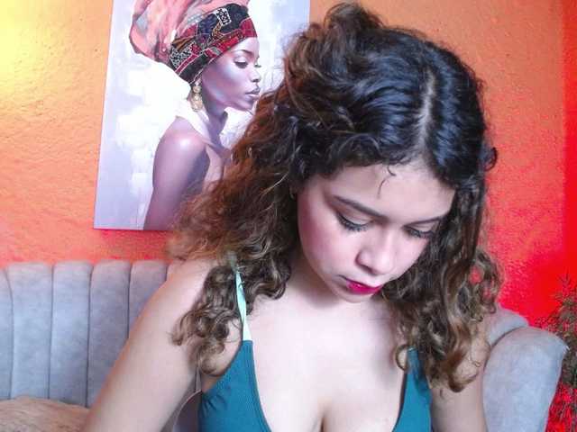 CurlyDani's BongaCams show and profile