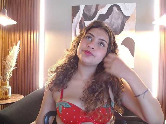 CurlyDani's BongaCams show and profile
