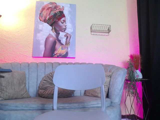 CurlyDani's BongaCams show and profile