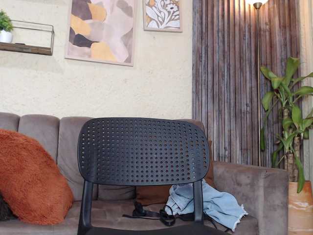 CurlyDani's BongaCams show and profile