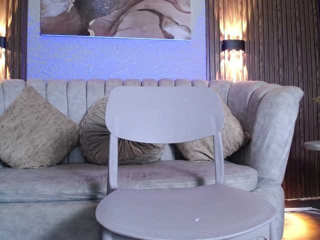 CurlyDani's BongaCams show and profile