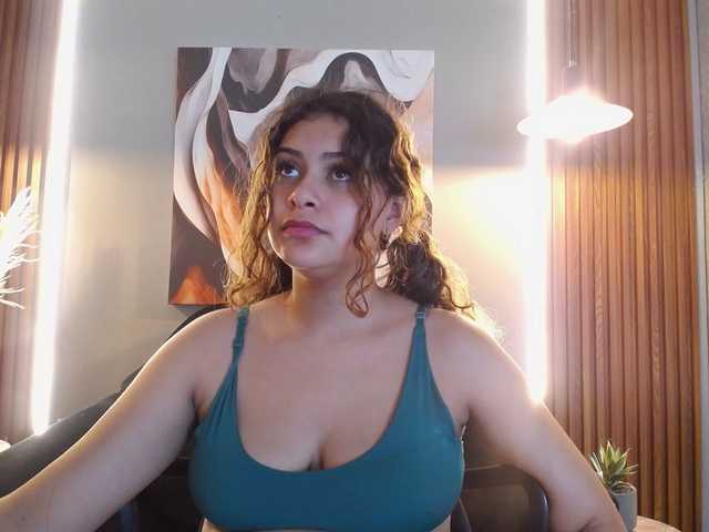 CurlyDani's BongaCams show and profile