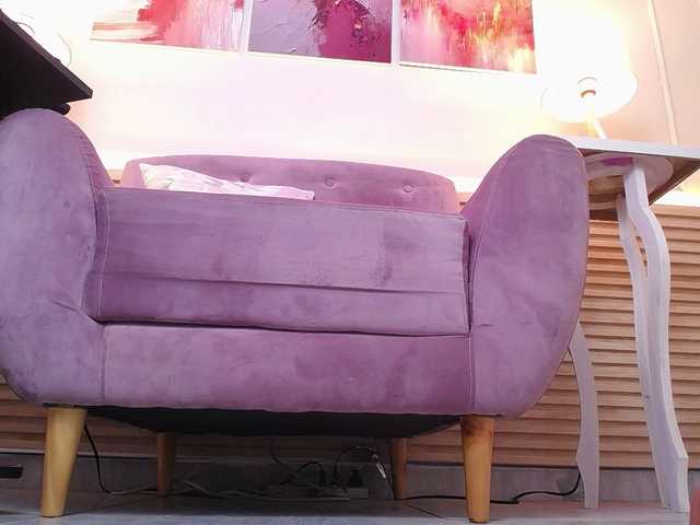 CurlyDani's BongaCams show and profile