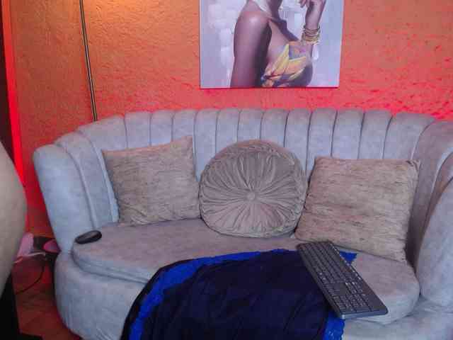 CurlyDani Live Webcam on BongaCams