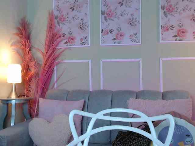 CurlyDani webcam