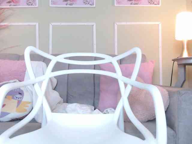 CurlyDani webcam