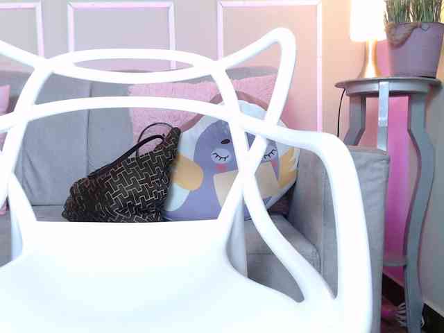 CurlyDani webcam