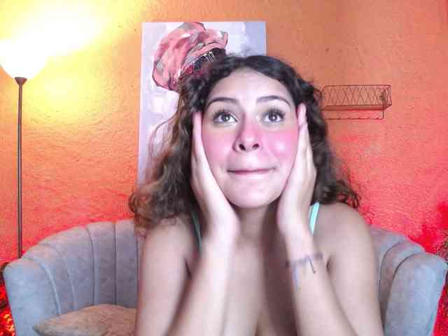 CurlyDani webcam