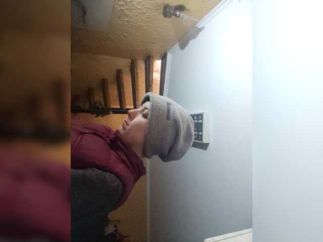 Kira700's BongaCams show and profile