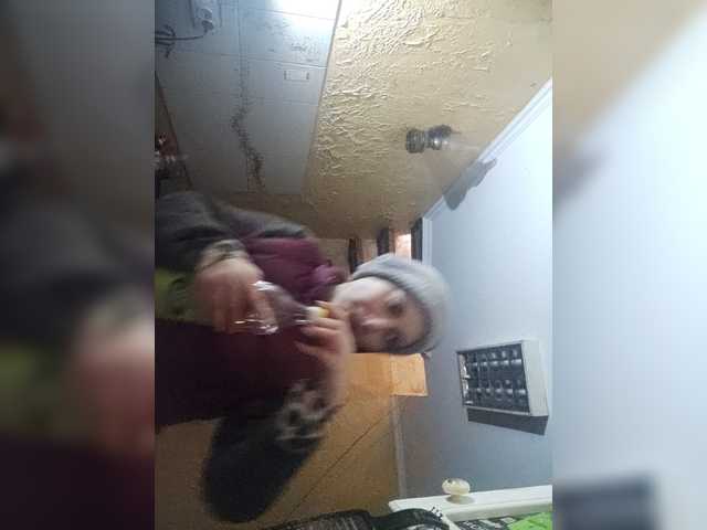 Kira700's BongaCams show and profile