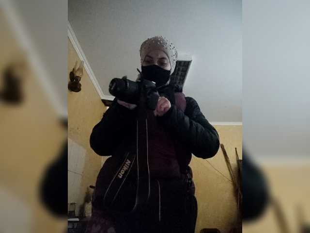 Kira700's BongaCams show and profile