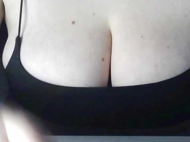 peachyshow's BongaCams show and profile