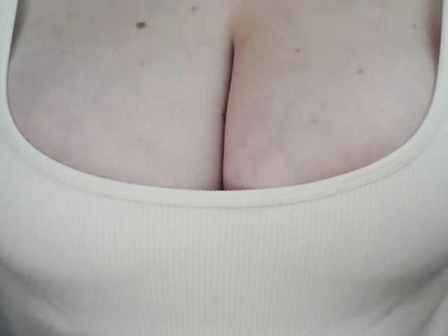 peachyshow's BongaCams show and profile