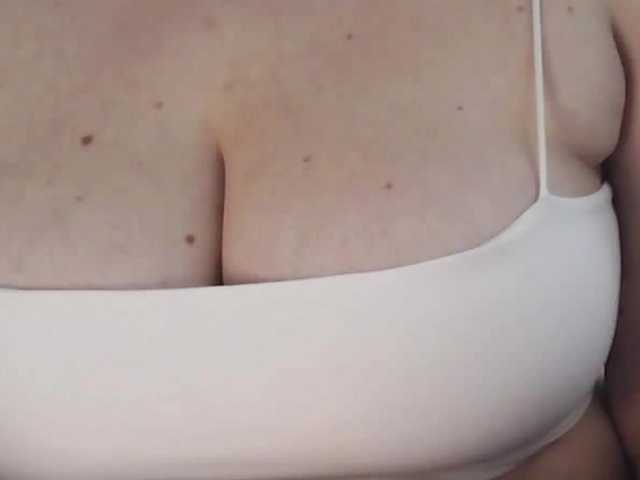 peachyshow's BongaCams show and profile