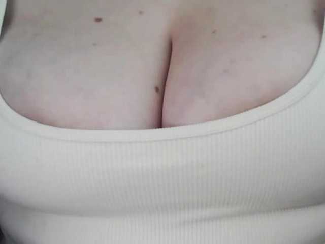 peachyshow's BongaCams show and profile