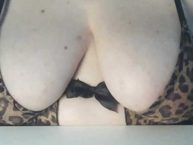 peachyshow's BongaCams show and profile