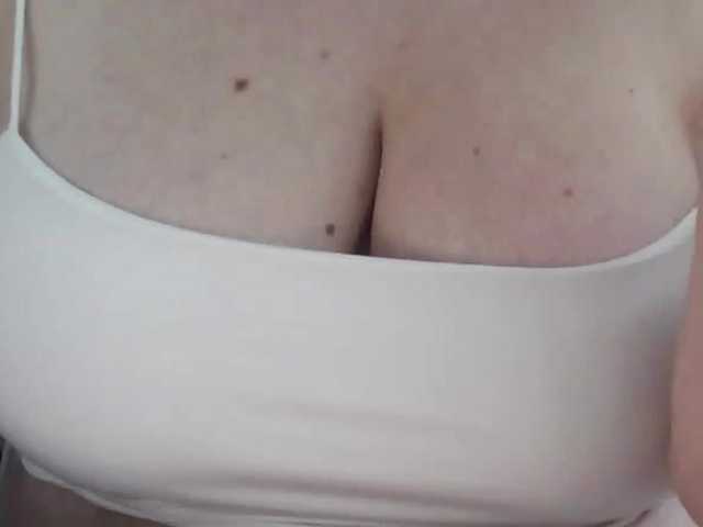 peachyshow's BongaCams show and profile