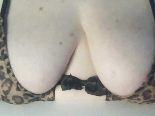 peachyshow's BongaCams show and profile