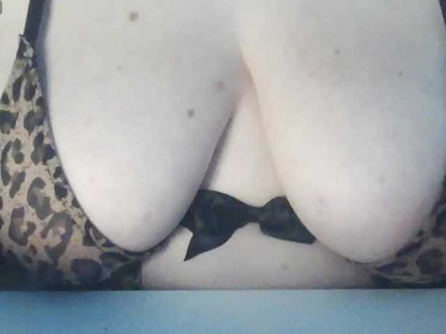 peachyshow's BongaCams show and profile