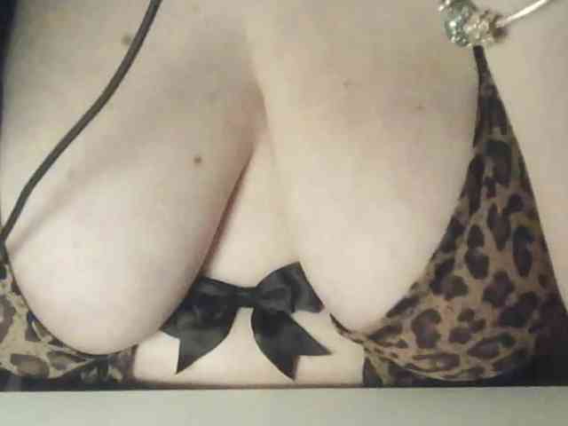 peachyshow Live Webcam on BongaCams